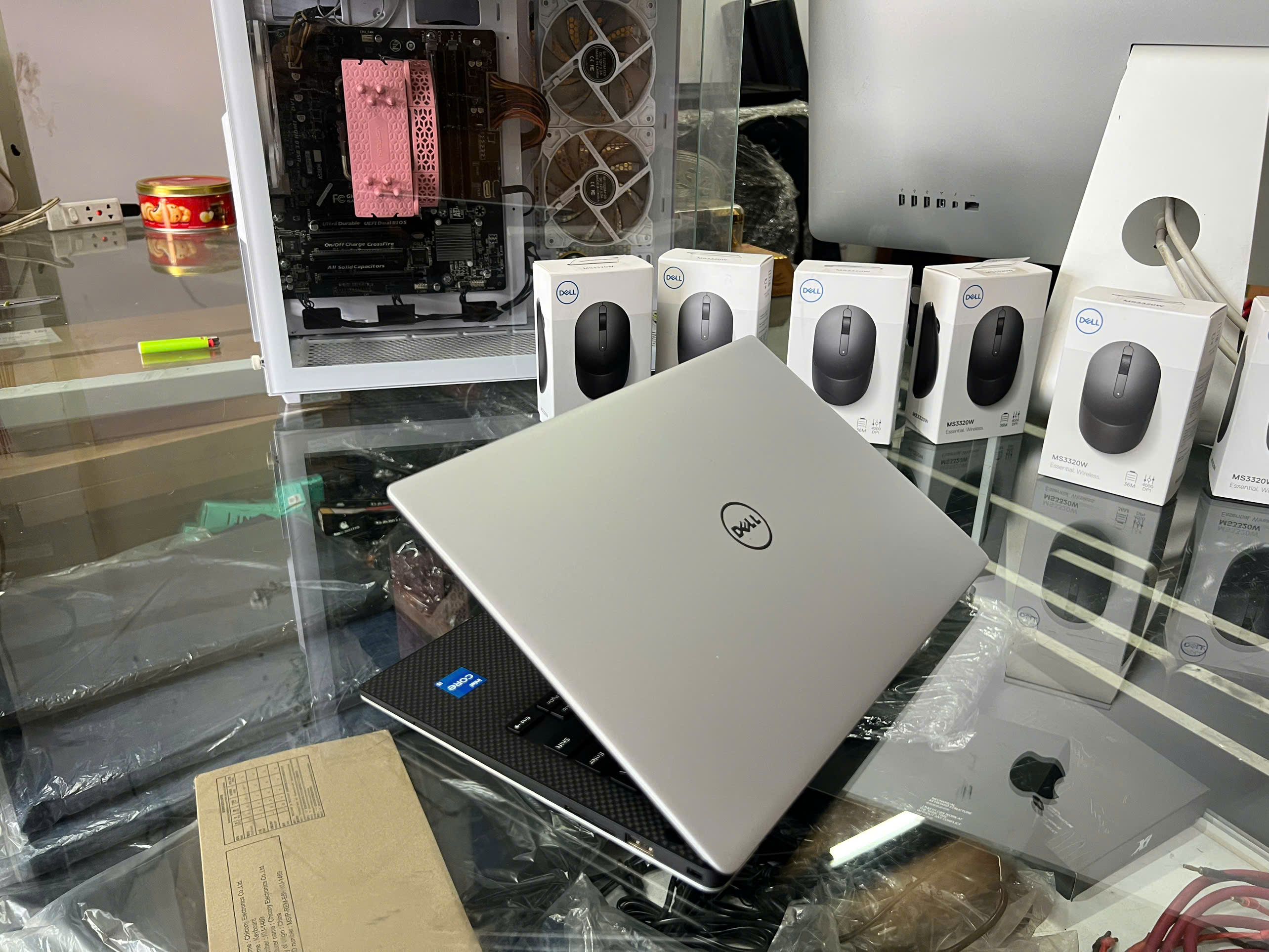 Laptop Dell XPS 13-9360 – Core i5-8250U | RAM 8GB | SSD 256GB | Màn 13.3” FHD IPS – Thiết kế siêu mỏng, đẳng cấp doanh nhân