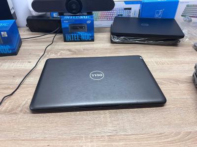 Dell Inspiron 15 5567  Core i5 7200U – Ram 8GB – SSD 256GB – 15.6 inch đẹp pin trâu hàng Nhật